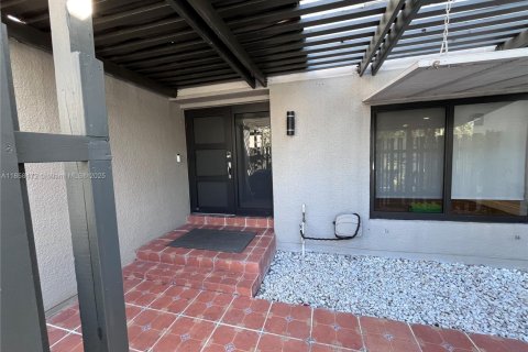 Adosado en alquiler en Pembroke Pines, Florida, 3 dormitorios, 155.33 m2 № 1979076 - foto 2