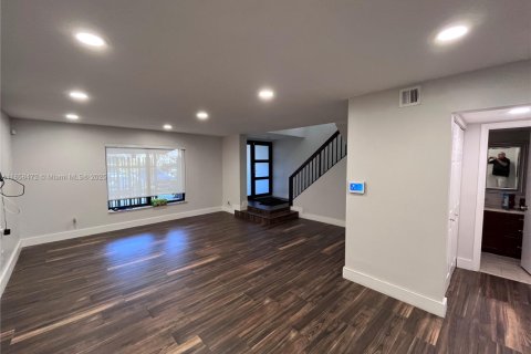 Adosado en alquiler en Pembroke Pines, Florida, 3 dormitorios, 155.33 m2 № 1979076 - foto 3