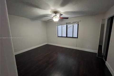 Adosado en alquiler en Pembroke Pines, Florida, 3 dormitorios, 155.33 m2 № 1979076 - foto 14