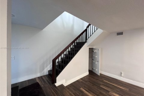 Adosado en alquiler en Pembroke Pines, Florida, 3 dormitorios, 155.33 m2 № 1979076 - foto 7