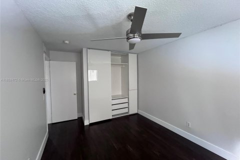 Adosado en alquiler en Pembroke Pines, Florida, 3 dormitorios, 155.33 m2 № 1979076 - foto 16