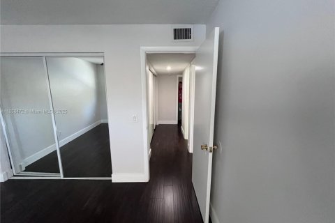 Adosado en alquiler en Pembroke Pines, Florida, 3 dormitorios, 155.33 m2 № 1979076 - foto 17