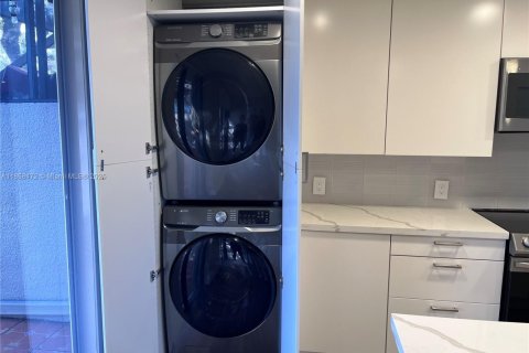 Adosado en alquiler en Pembroke Pines, Florida, 3 dormitorios, 155.33 m2 № 1979076 - foto 12