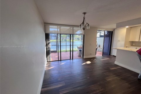 Adosado en alquiler en Pembroke Pines, Florida, 3 dormitorios, 155.33 m2 № 1979076 - foto 8