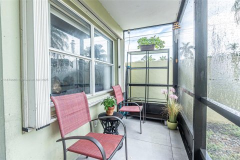Condominio en alquiler en Hollywood, Florida, 2 dormitorios, 77.02 m2 № 1927821 - foto 4