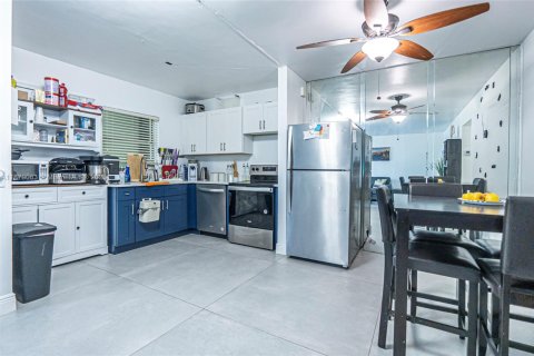 Condominio en alquiler en Hollywood, Florida, 2 dormitorios, 77.02 m2 № 1927821 - foto 6