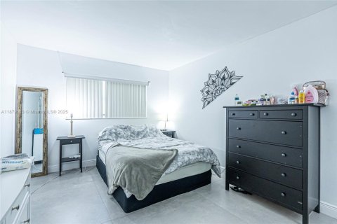 Condominio en alquiler en Hollywood, Florida, 2 dormitorios, 77.02 m2 № 1927821 - foto 7