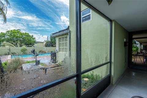 Condominio en alquiler en Hollywood, Florida, 2 dormitorios, 77.02 m2 № 1927821 - foto 3