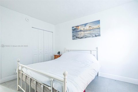 Condominio en alquiler en Hollywood, Florida, 2 dormitorios, 77.02 m2 № 1927821 - foto 9