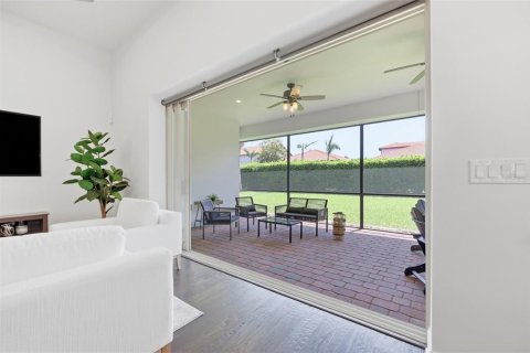 House in Orlando, Florida 4 bedrooms, 213.49 sq.m. № 2237521 - photo 16