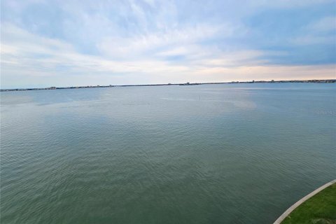 Condominio en venta en Gulfport, Florida, 2 dormitorios, 116.59 m2 № 1749349 - foto 13