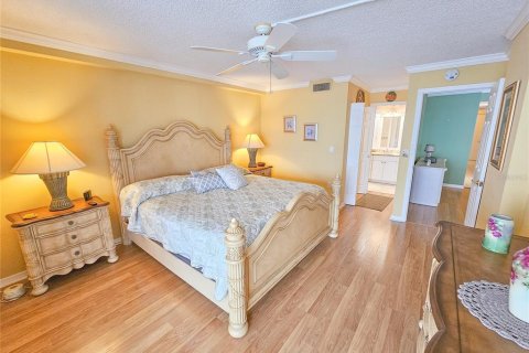 Condominio en venta en Gulfport, Florida, 2 dormitorios, 116.59 m2 № 1749349 - foto 16
