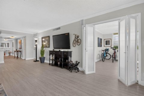 Condo in Pompano Beach, Florida, 3 bedrooms  № 2383291 - photo 12