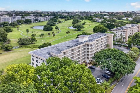 Condo in Pompano Beach, Florida, 3 bedrooms  № 2383291 - photo 27