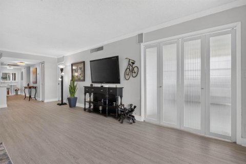 Condo in Pompano Beach, Florida, 3 bedrooms  № 2383291 - photo 13