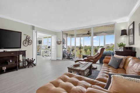 Condo in Pompano Beach, Florida, 3 bedrooms  № 2383291 - photo 9