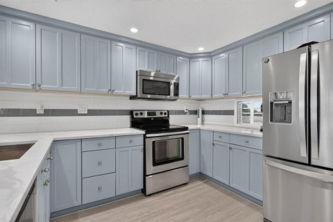 Condo in Pompano Beach, Florida, 3 bedrooms  № 2383291 - photo 5