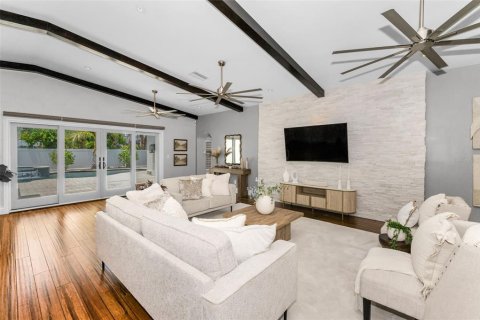 Casa en venta en Saint Petersburg, Florida, 5 dormitorios, 265.05 m2 № 1746555 - foto 10