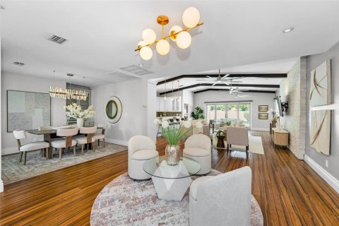 Casa en venta en Saint Petersburg, Florida, 5 dormitorios, 265.05 m2 № 1746555 - foto 6