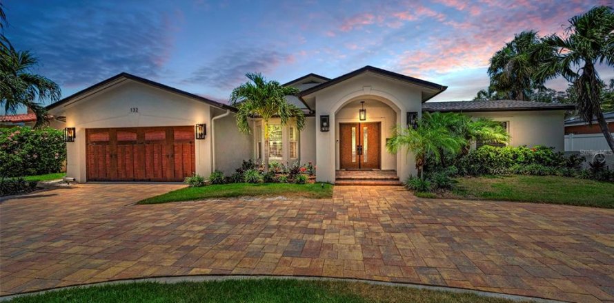 Casa en Saint Petersburg, Florida 5 dormitorios, 265.05 m2 № 1746555