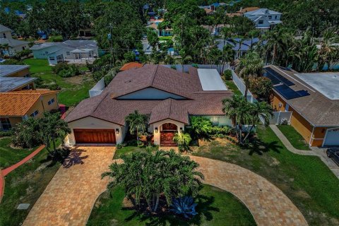 Casa en venta en Saint Petersburg, Florida, 5 dormitorios, 265.05 m2 № 1746555 - foto 2
