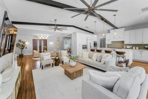 Casa en venta en Saint Petersburg, Florida, 5 dormitorios, 265.05 m2 № 1746555 - foto 13