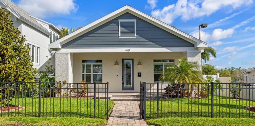 Villa ou maison à Saint Petersburg, Floride 4 chambres, 231.42 m2 № 1586709