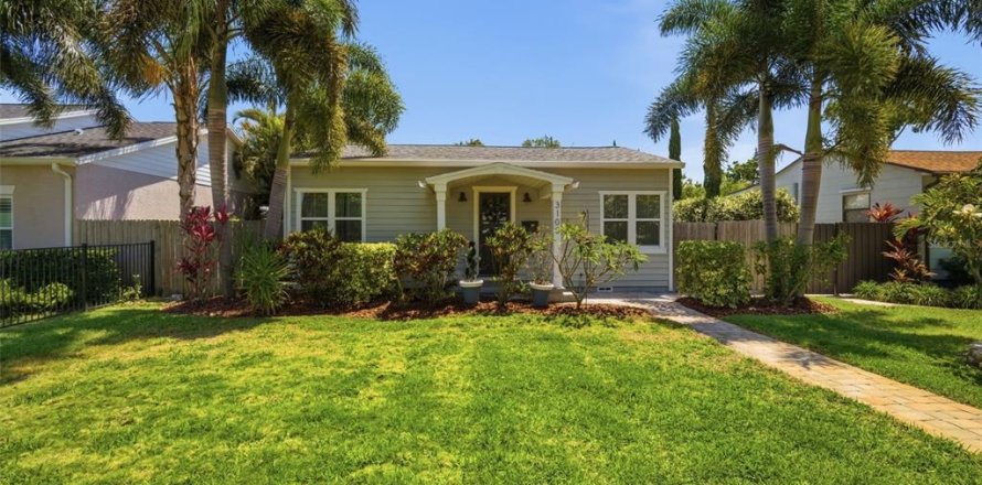 Villa ou maison à Saint Petersburg, Floride 4 chambres, 189.52 m2 № 2426980