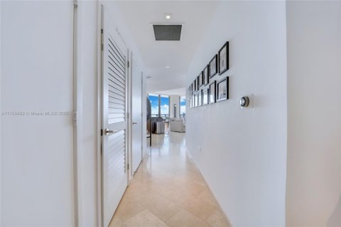 Condo in Miami, Florida, 3 bedrooms  № 1713926 - photo 16
