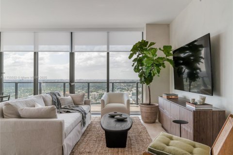 Condo in Miami, Florida, 3 bedrooms  № 1713926 - photo 1