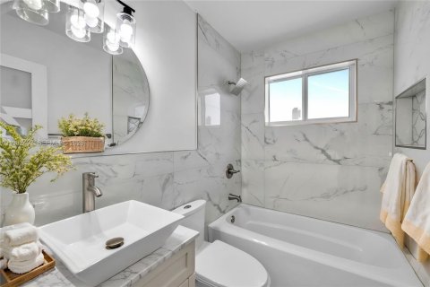 Casa en venta en Hallandale Beach, Florida, 3 dormitorios, 142.33 m2 № 2055980 - foto 4