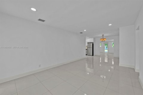 Casa en venta en Hallandale Beach, Florida, 3 dormitorios, 142.33 m2 № 2055980 - foto 18