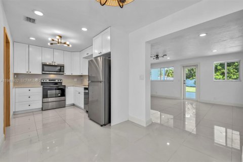 Casa en venta en Hallandale Beach, Florida, 3 dormitorios, 142.33 m2 № 2055980 - foto 11