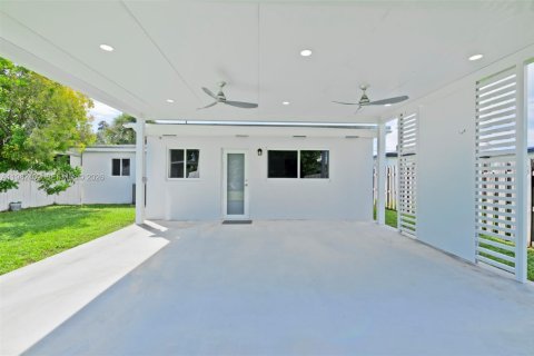 Casa en venta en Hallandale Beach, Florida, 3 dormitorios, 142.33 m2 № 2055980 - foto 19