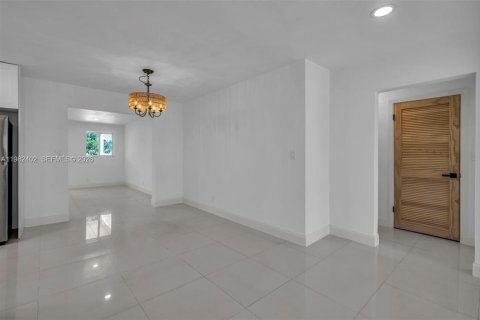 Casa en venta en Hallandale Beach, Florida, 3 dormitorios, 142.33 m2 № 2055980 - foto 12