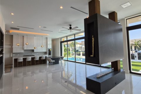 House in Lighthouse Point, Florida 5 bedrooms № 1994949 - photo 4