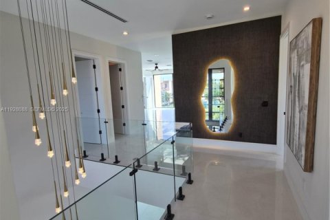 House in Lighthouse Point, Florida 5 bedrooms № 1994949 - photo 7