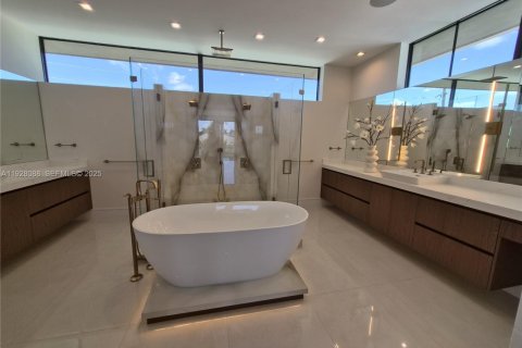 House in Lighthouse Point, Florida 5 bedrooms № 1994949 - photo 10