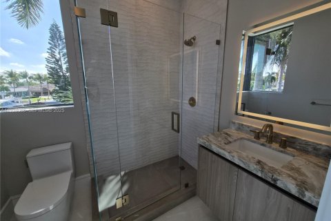 House in Lighthouse Point, Florida 5 bedrooms № 1994949 - photo 16