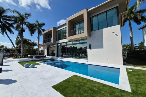 House in Lighthouse Point, Florida 5 bedrooms № 1994949 - photo 17