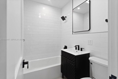 Villa ou maison à vendre à Miami, Floride: 4 chambres, 148.36 m2 № 1993249 - photo 19