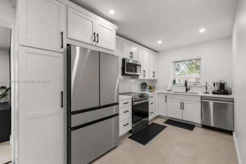 Villa ou maison à vendre à Miami, Floride: 4 chambres, 148.36 m2 № 1993249 - photo 10