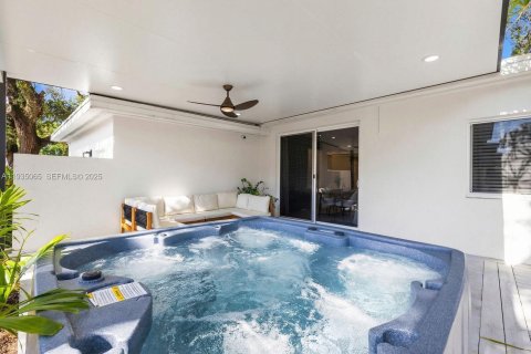 Villa ou maison à vendre à Miami, Floride: 4 chambres, 148.36 m2 № 1993249 - photo 29