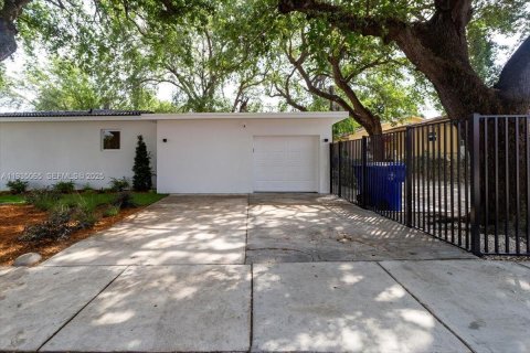 Villa ou maison à vendre à Miami, Floride: 4 chambres, 148.36 m2 № 1993249 - photo 5