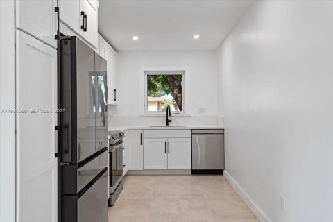 Villa ou maison à vendre à Miami, Floride: 4 chambres, 148.36 m2 № 1993249 - photo 11