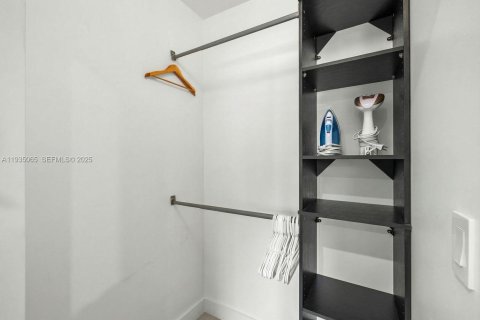 Villa ou maison à vendre à Miami, Floride: 4 chambres, 148.36 m2 № 1993249 - photo 27