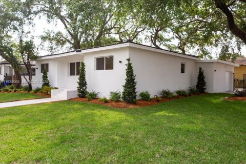 Villa ou maison à vendre à Miami, Floride: 4 chambres, 148.36 m2 № 1993249 - photo 2