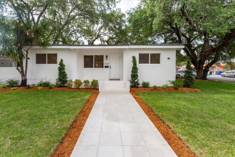 Villa ou maison à vendre à Miami, Floride: 4 chambres, 148.36 m2 № 1993249 - photo 1