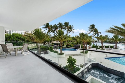 Condo in Miami Beach, Florida, 3 bedrooms  № 2065279 - photo 4