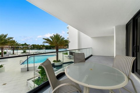 Condo in Miami Beach, Florida, 3 bedrooms  № 2065279 - photo 29